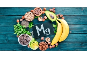 Eine Auswahl gesunder Nahrungsmittel, die viel Magnesium liefern.