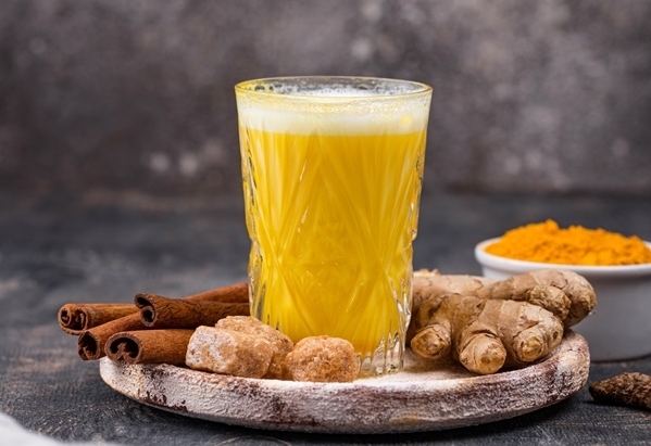Rezept: Goldene Hafermilch mit Ahornsirup